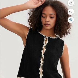 Chic Black Sleeveless Top with Cream Accents